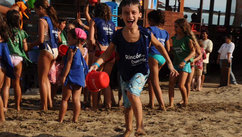 Ubicado en la calle Virazón y Playa, Soleado Parador de Playa, ofrece a sus clientes distinguida atención y respeto por la paz y tranquilidad.